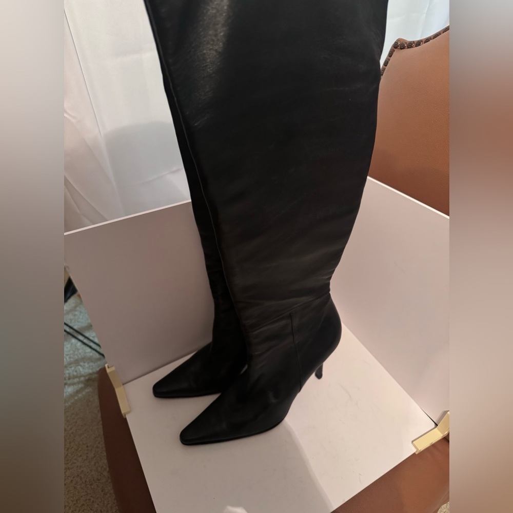 Stuart Weitzman knee boot, black leather, size 11. In great condition.